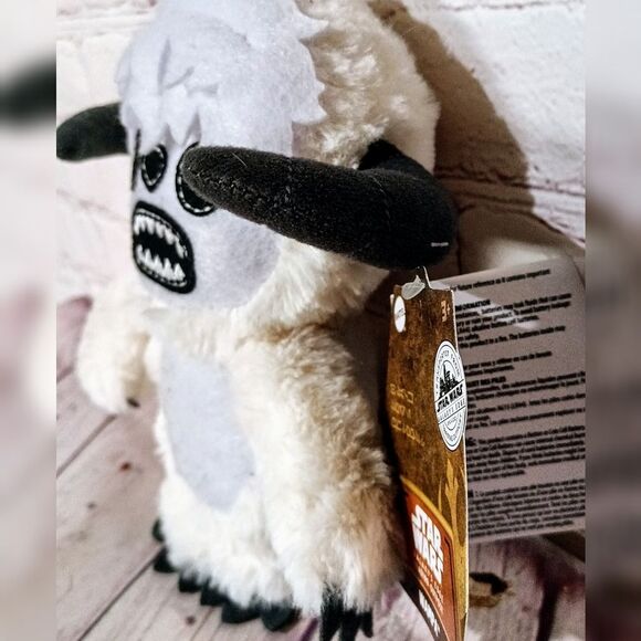 WAMPA Plush Star Wars Galaxys Edge 8" NWT Galaxy's Edge - Picture 2 of 8